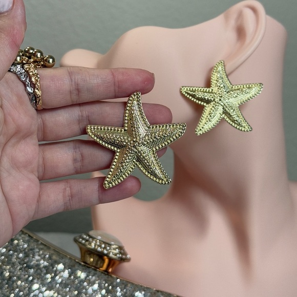 🌊 Gold Starfish Statement Earrings | Beach Glam Jewelry ✨ - Picture 6 of 7